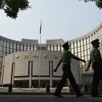 中小银行注销潮与券商收入下滑： 中国金融市场面临严峻挑战