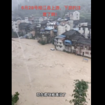 贵州榕江县遭遇30年来最严重洪灾，居民紧急撤离