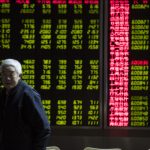A股市场震荡下行 投资者情绪低迷