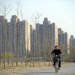 大陆房地产巨头亏损加剧，市场危机亟待解决