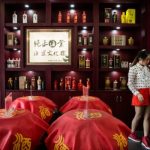 茅台酒价格狂跌：龙头企业面临严峻挑战，亏损不断加剧